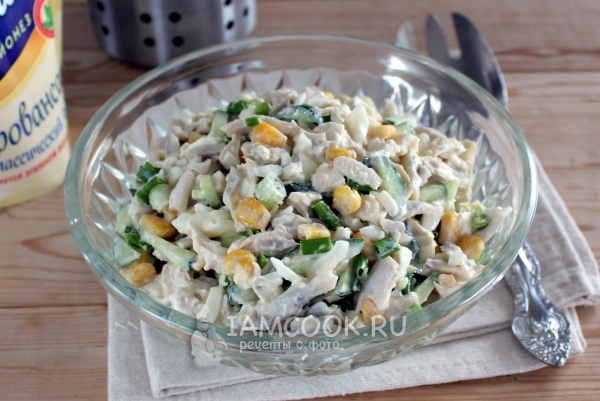 Фото салата с кальмаром и курицей