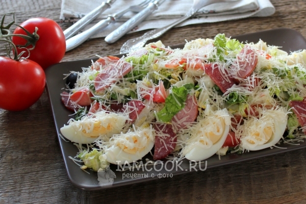 Фото салата из пекинской капусты с копченой колбасой