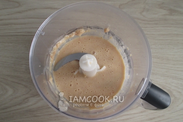 Измельчили фасоль с яйцом