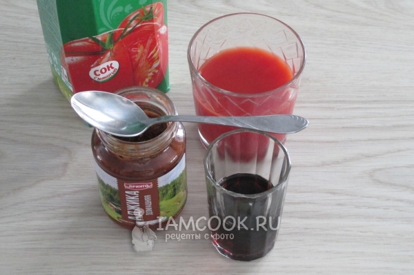 Подготовить вино, томатный сок и аджику