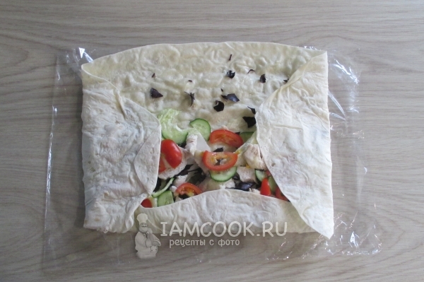 Подогнуть края лаваша