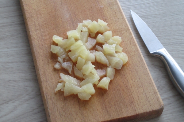 Порезать ананасы