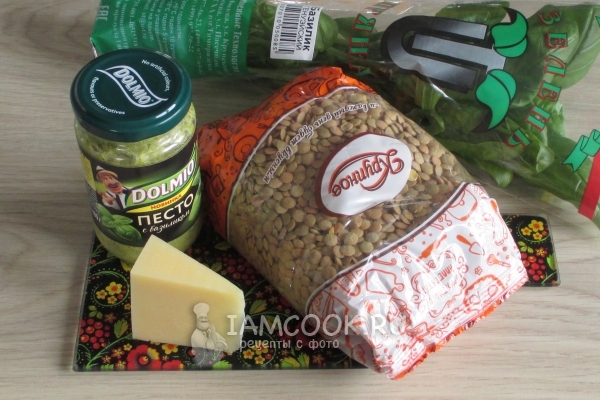 Ингредиенты для чечевицы с песто из базилика и сыра