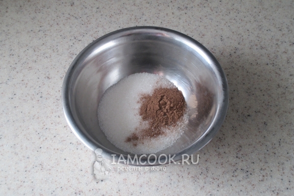 Смешать сахар с корицей