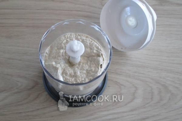 Паштет в чаше блендера