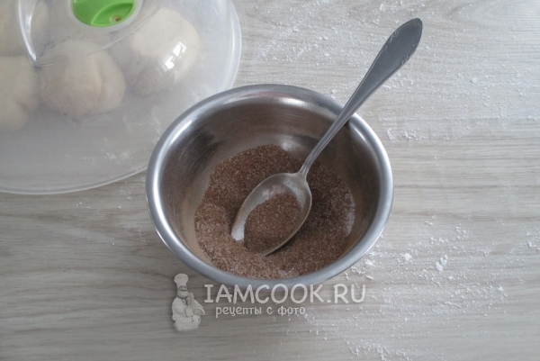 Смешать сахар с корицей