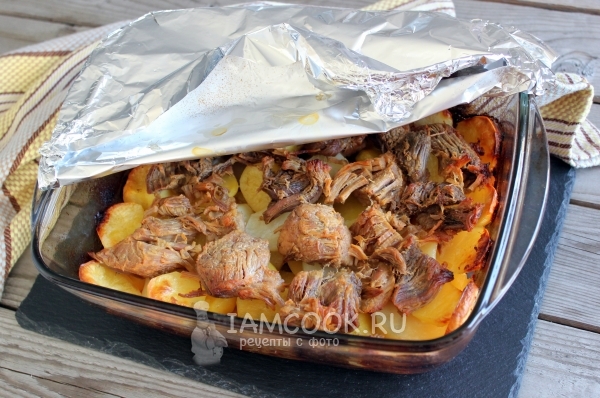 Фото картошки с тушенкой в духовке
