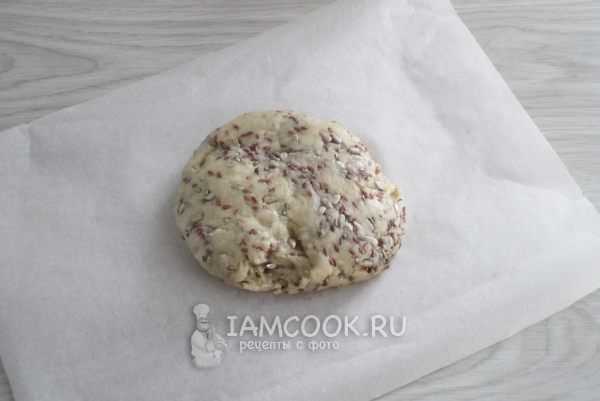 Положить тесто на пергамент