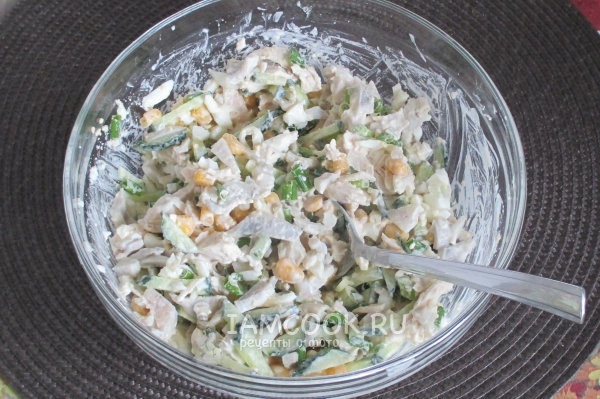 Рецепт салата с кальмаром и курицей