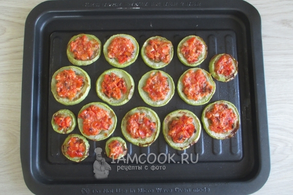 Фото кабачков с помидорами и чесноком в духовке
