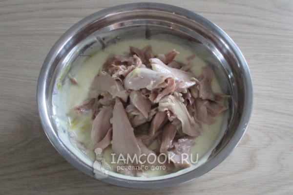 Положить мясо в йогурт