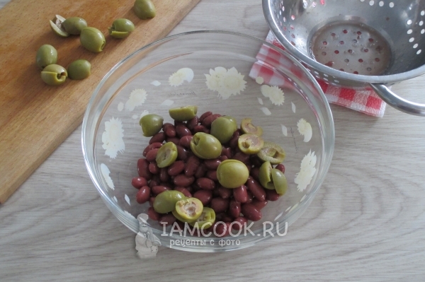 Добавить оливки