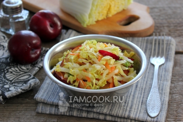 Фото салата из капусты со сливами