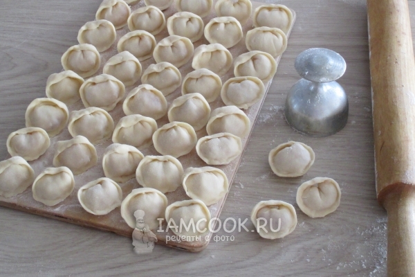 Слепить пельмени