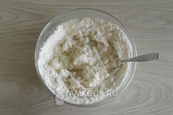 Влить в муку кипяток