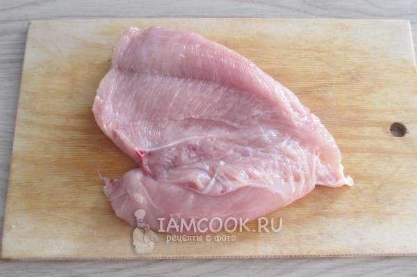 Куриное филе на доске