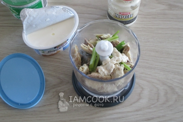 Скумбрия с луком в блендере