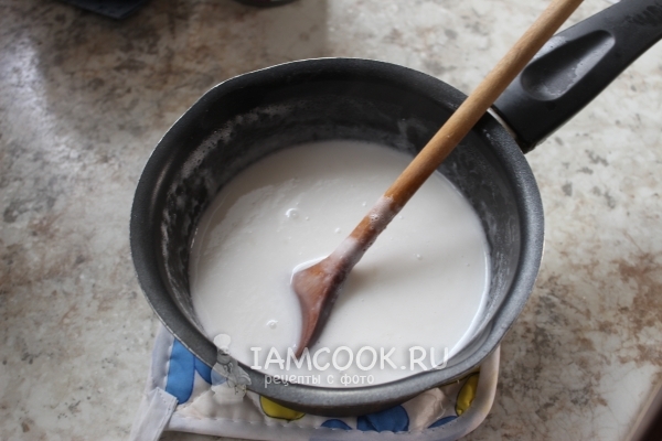 Нагреть молоко с сахаром