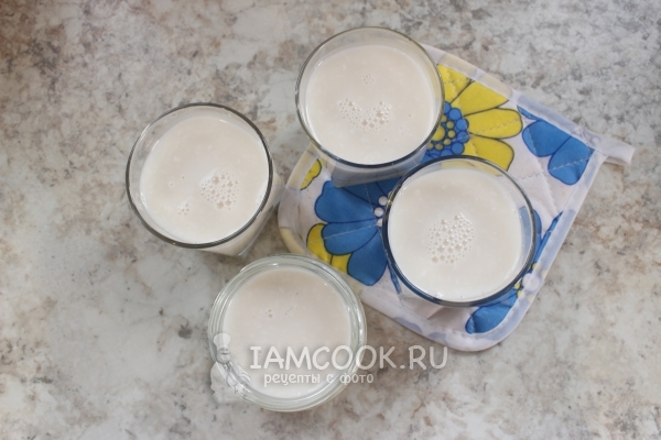 Разлить панакоту по стаканам