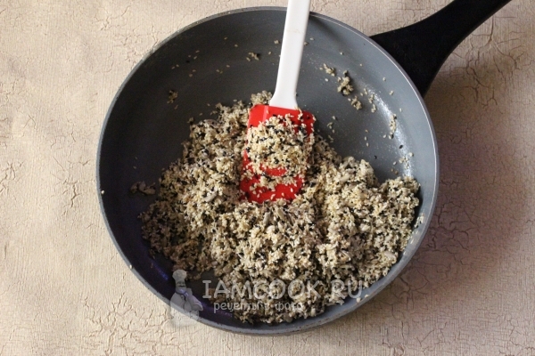 Всыпать семена и размешать