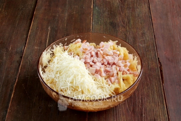 Добавить сыр и ветчину