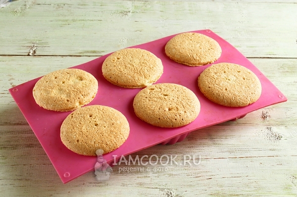 Рецепт бисквитных кексов в силиконовых формочках