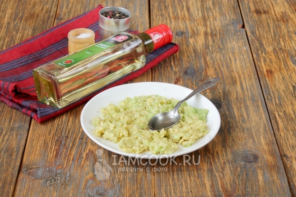 Сбрызнуть авокадо уксусом