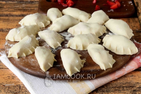 Полуфабрикат вареников с клубникой