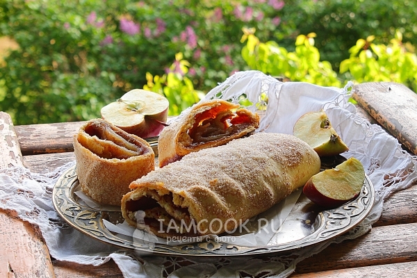 Фото постного штруделя с яблоками