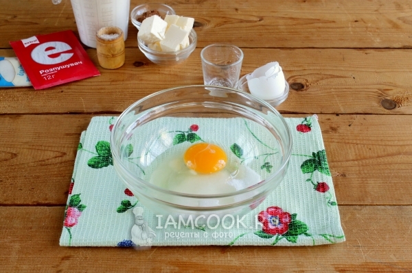 Соединить сахар с яйцом