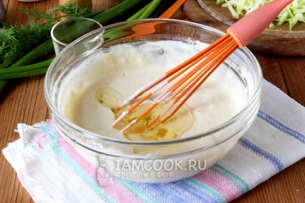 Влить масло