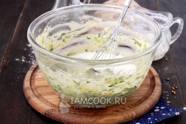 Влить молоко