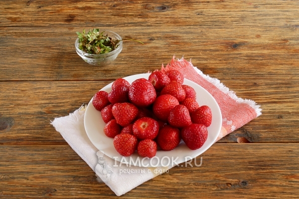 Удалить чашелистики с клубники