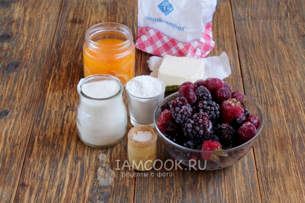 Ингредиенты для пирога из песочного теста с замороженными ягодами