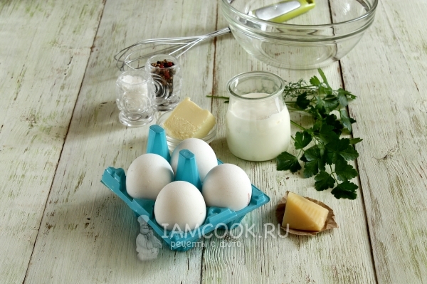 Ингредиенты для омлета на сметане на сковороде