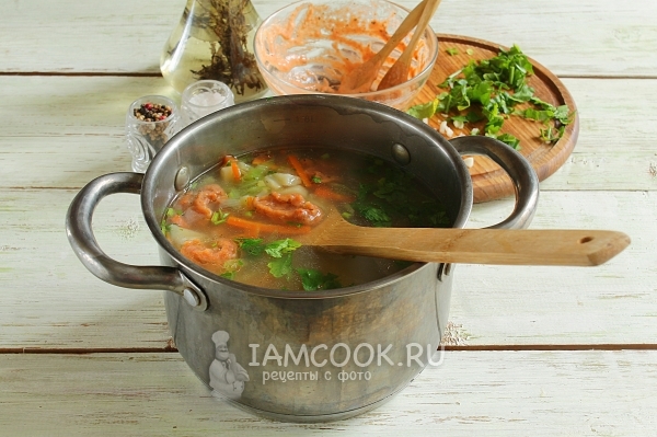 Положить ложкой тесто в суп