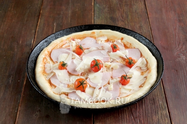 Положить сыр, ветчину и помидоры