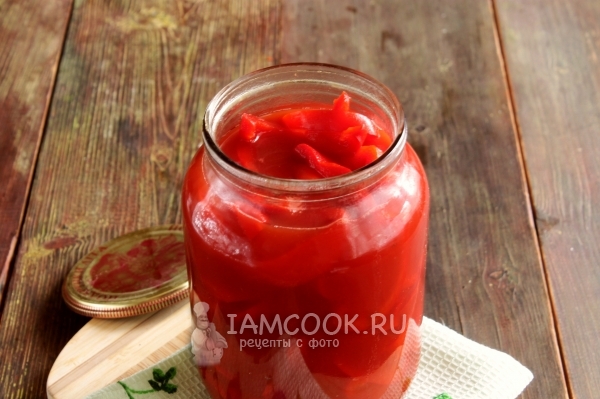 Переложить перец в томате в банку
