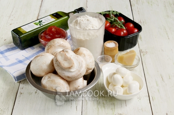 Ингредиенты для пиццы с грибами и сыром