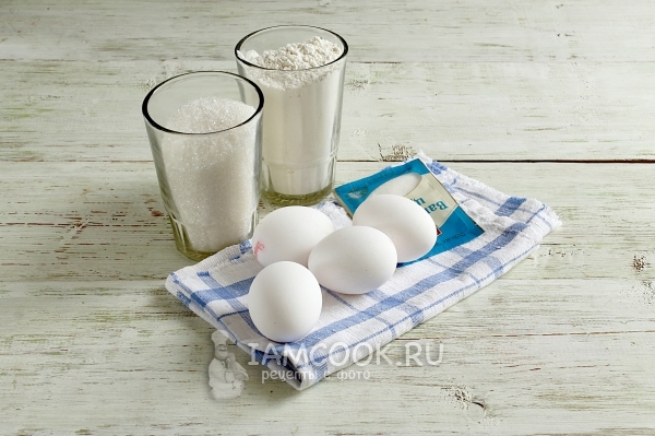 Ингредиенты для бисквитных кексов в силиконовых формочках