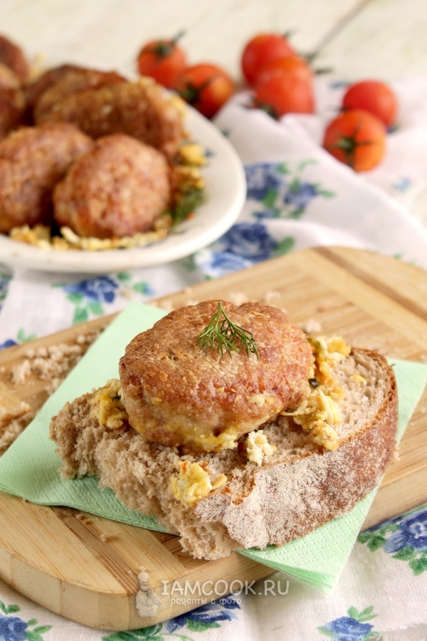 Фото котлет в сметанном соусе в духовке