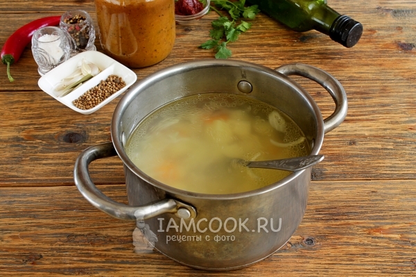 Положить овощи в воду