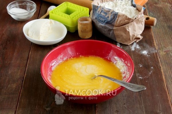 Влить масло