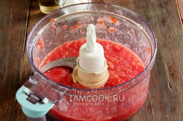 Измельчить помидоры