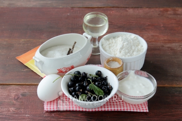 Ингредиенты для кексов со смородиной