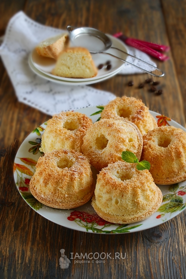 Фото бисквитных кексов в силиконовых формочках