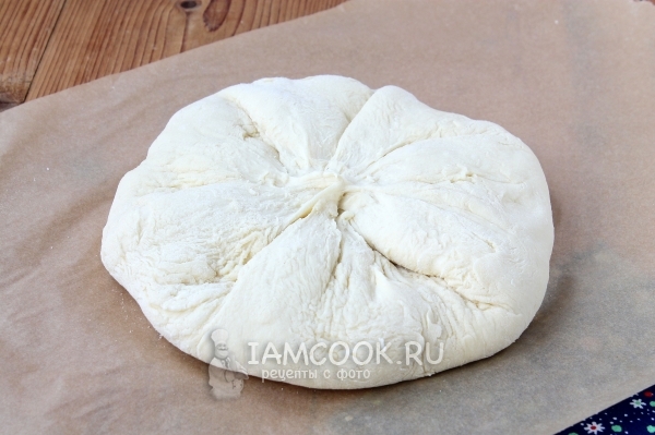 Соединить края лепешки в центре