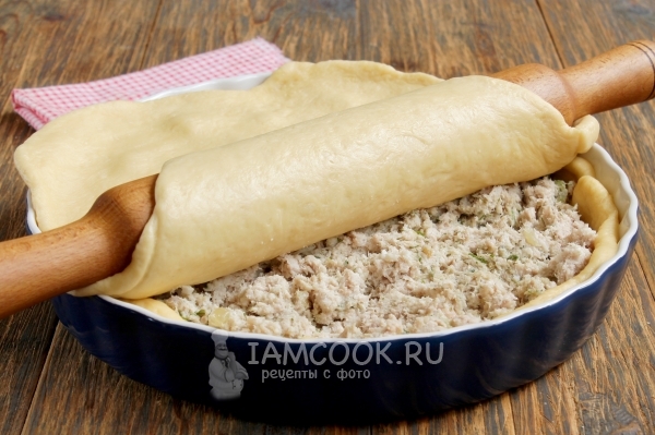 Накрыть начинку тестом