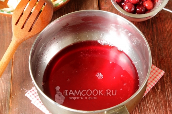 Нагреть ягодный сироп