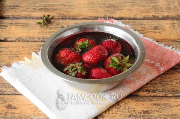 Клубника в воде